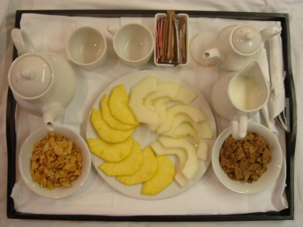 因為我地參加個團要早出去，酒店特別整既早餐-生果+粟米片牛奶      