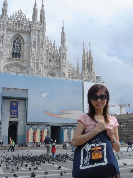 Piazza del Duomo；有好多白鴿呀        