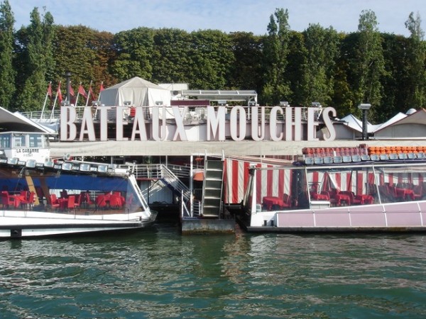 坐Bateaux Mouches遊船河 