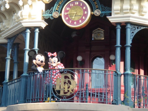同Mickey, Minnie講拜拜啦 