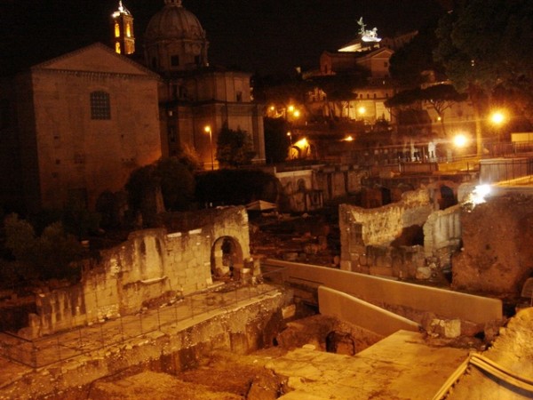 羅馬廢墟夜景  
