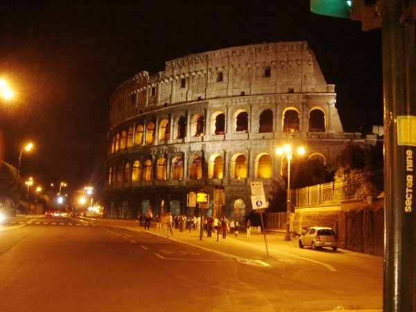 羅馬鬥獸場夜景  