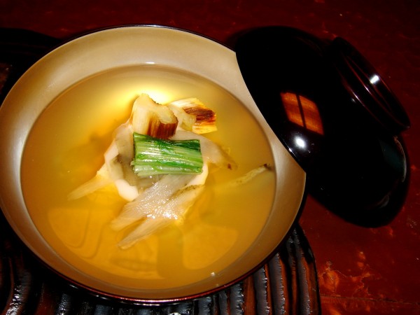 水魚湯 - 裡面有魚餅、豆腐等等 