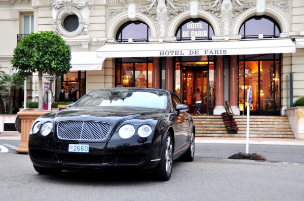 《Hôtel de Paris Monté Carlo》外也不例外﹐有一Bentley  