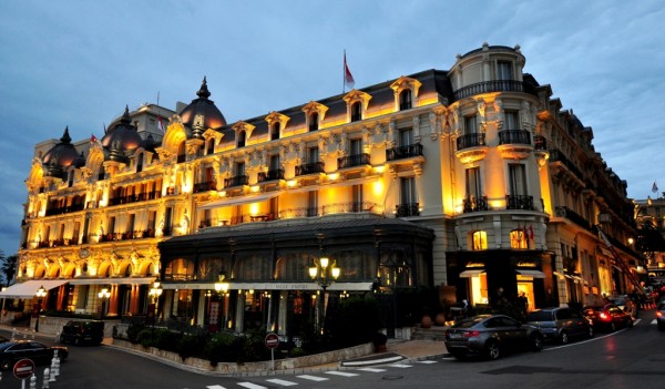《Hôtel de Paris Monté Carlo》很美﹐我也想住住看﹐嘻嘻  
