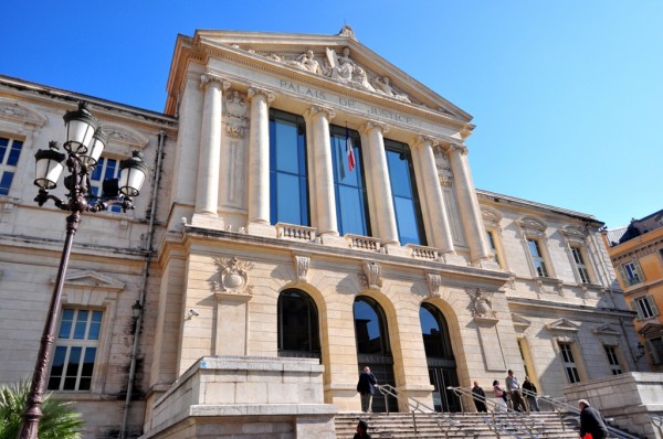 《Place du Palais-de-Justice》   
