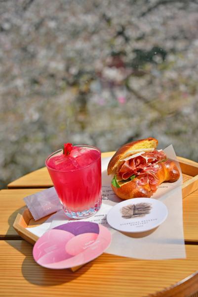 櫻花季限定的飲品也出乎意料的好喝