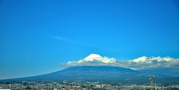 在新幹線上看到的富士山