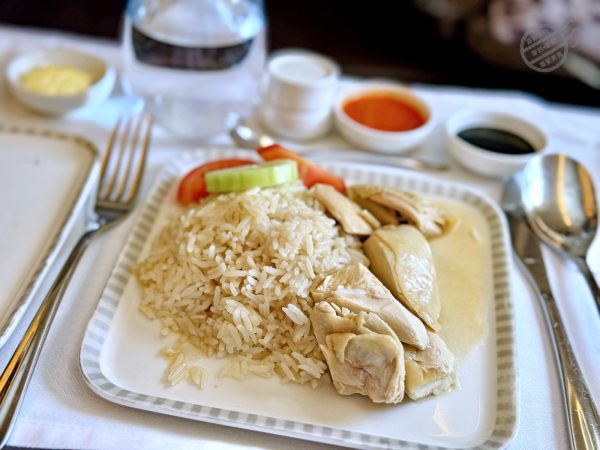 《海南雞飯》飯比雞好吃，雞肉比較乾。