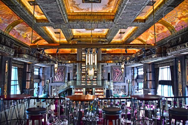 說到酒吧，不能不提《Atlas Bar》