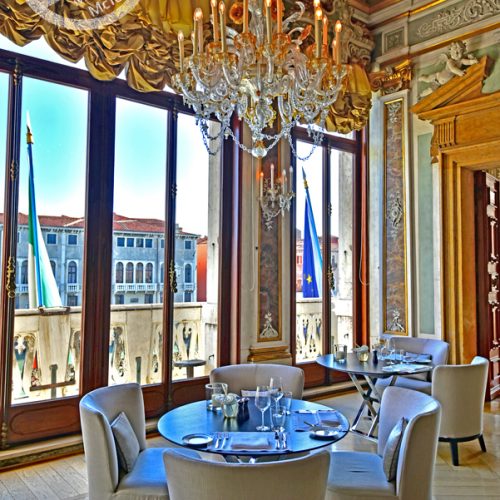 【意大利 威尼斯】 住宿《Aman Venice | Palazzo Papadopoli》- 宫殿内吃早餐